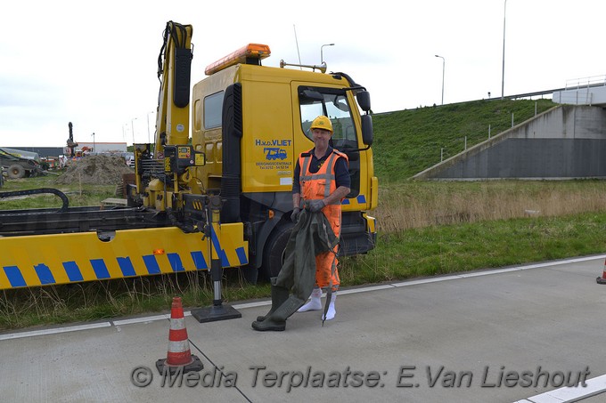 Mediaterplaatse ongeval schiphol rijk n196 auto te water 24032019 Image00006