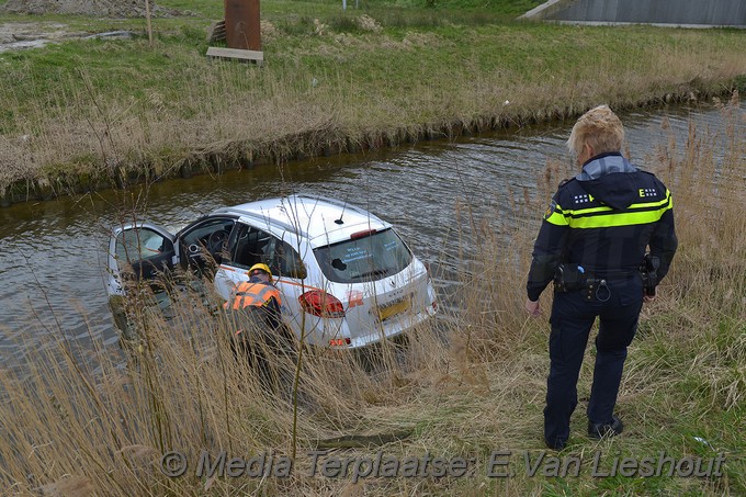 Mediaterplaatse ongeval schiphol rijk n196 auto te water 24032019 Image00007