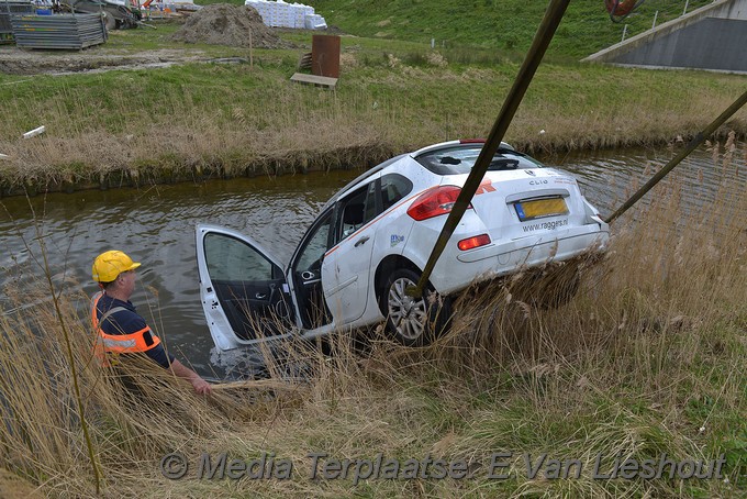 Mediaterplaatse ongeval schiphol rijk n196 auto te water 24032019 Image00009