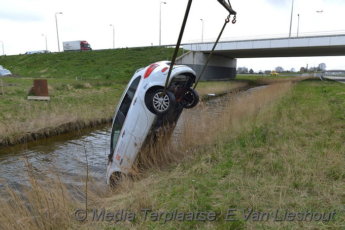 Mediaterplaatse ongeval schiphol rijk n196 auto te water 24032019 Image00010