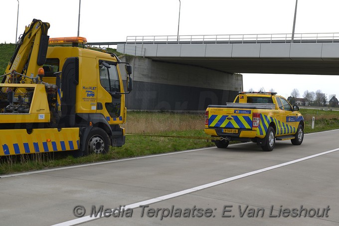 Mediaterplaatse ongeval schiphol rijk n196 auto te water 24032019 Image00012