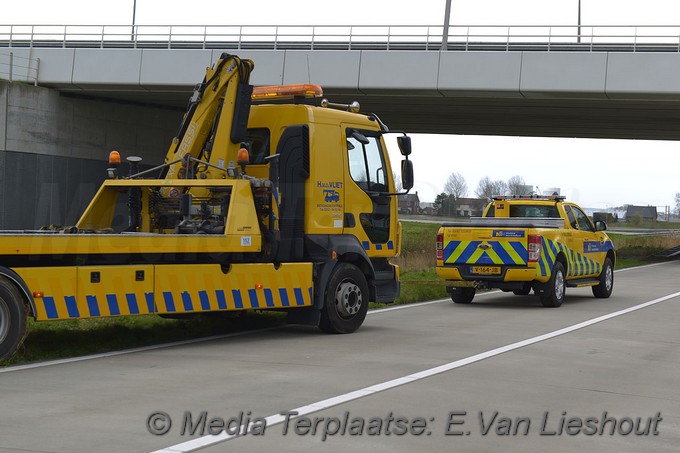 Mediaterplaatse ongeval schiphol rijk n196 auto te water 24032019 Image00013