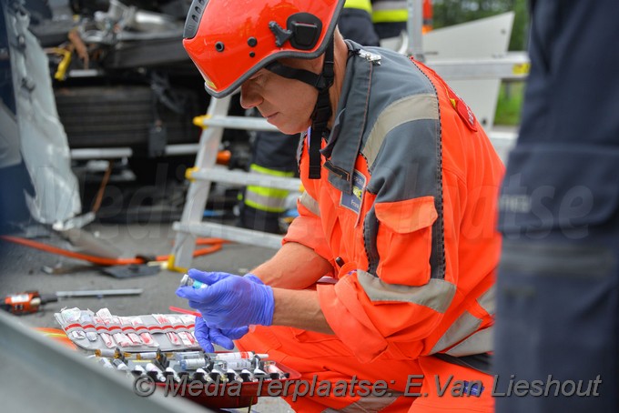Mediaterplaatse ongeval zwaar bus beknelling chauffeur 10092018 Image00010