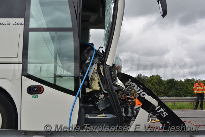 Mediaterplaatse ongeval zwaar bus beknelling chauffeur 10092018 Image00012