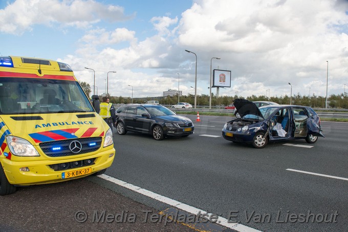 Mediaterplaatse ongeval auto vrachtwagen a4 schiphol 21092018 Image00005