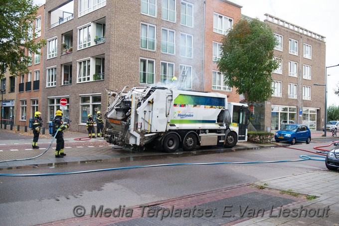 Mediaterplaatse vuilniswagen in brand hoofddorp 21092018 Image00007