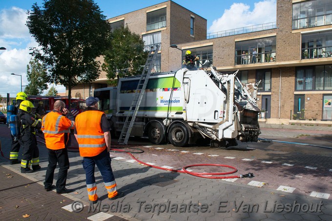 Mediaterplaatse vuilniswagen in brand hoofddorp 21092018 Image00015