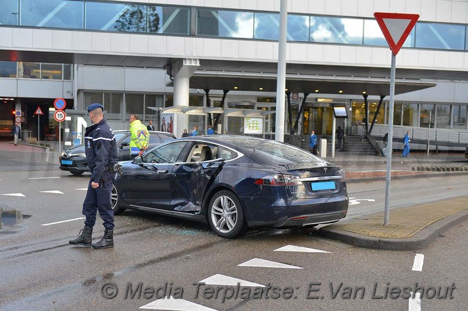 MediaTerplaatse ongeval taxi rnet bus schiphol 05112017 Image00002