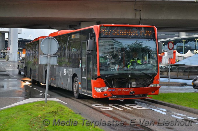 MediaTerplaatse ongeval taxi rnet bus schiphol 05112017 Image00003