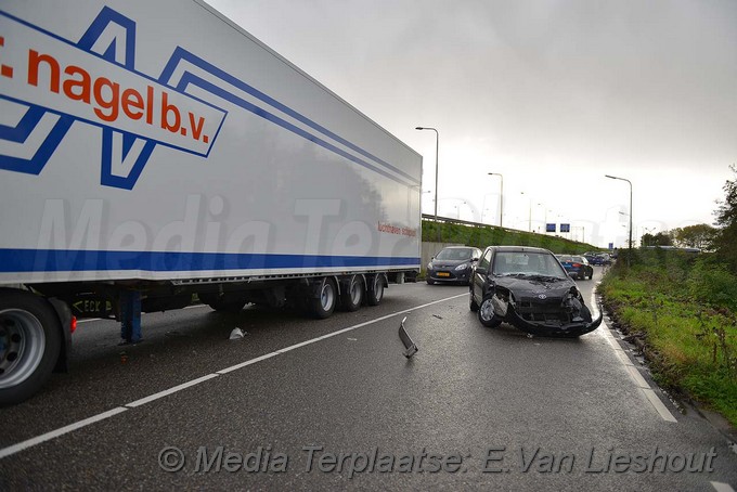 MediaTerplaatse ongeval hoeksteen auto vrachtwagen hdp 05112017 Image00003