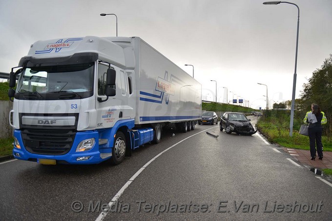 MediaTerplaatse ongeval hoeksteen auto vrachtwagen hdp 05112017 Image00004