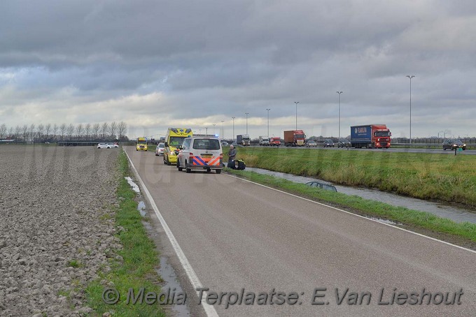 MediaTerplaatse ongeval auto te water vijfhuizerweg hdp 23112017 Image00001
