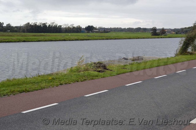 MediaTerplaatse auto te water beinsdorp 10102017 Image00004