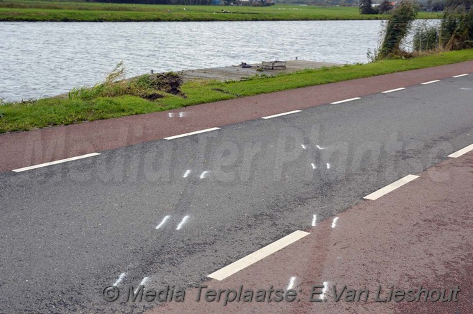 MediaTerplaatse auto te water beinsdorp 10102017 Image00008