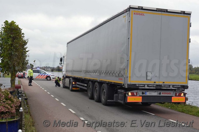 MediaTerplaatse auto te water beinsdorp 10102017 Image00009