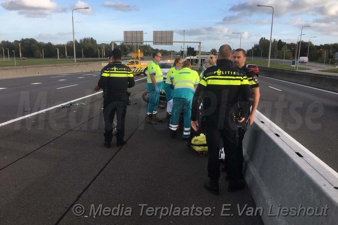 Mediaterplaatse motor rijder klapt op auto n201 03102018 Image00003