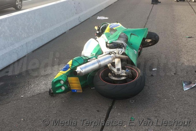 Mediaterplaatse motor rijder klapt op auto n201 03102018 Image00008