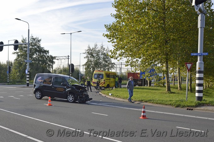 Mediaterplaatse ongeval bestelbus vrachtwagen hoofddorp 15102018 Image00001