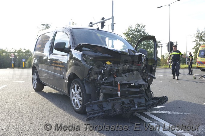 Mediaterplaatse ongeval bestelbus vrachtwagen hoofddorp 15102018 Image00004