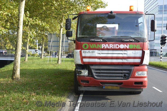 Mediaterplaatse ongeval bestelbus vrachtwagen hoofddorp 15102018 Image00005