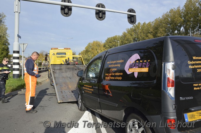 Mediaterplaatse ongeval bestelbus vrachtwagen hoofddorp 15102018 Image00008