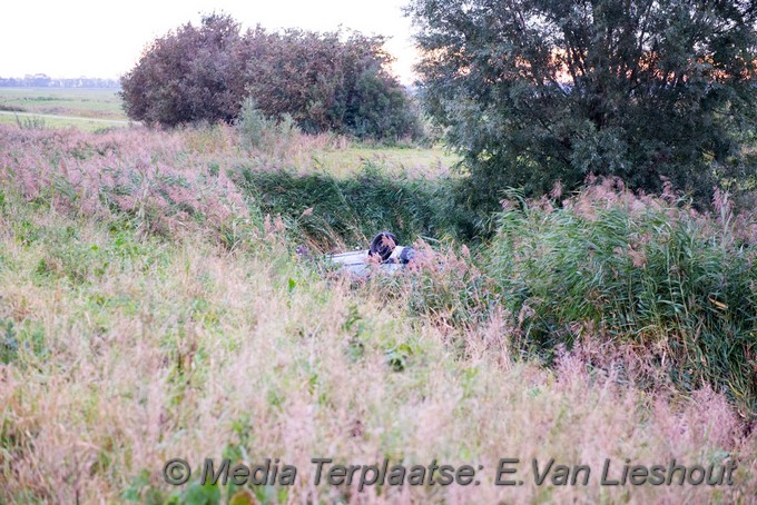 Mediaterplaatse ongeval vijfhuizen auto op kop 07102009 Image00001