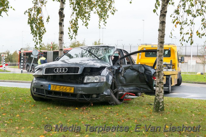 Mediaterplaatse ongeval auto lijnbus schiphol 14102009 Image00001