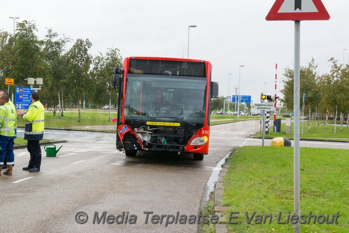 Mediaterplaatse ongeval auto lijnbus schiphol 14102009 Image00003