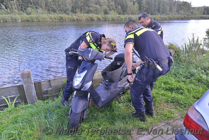 MediaTerplaatse scooter te water schipholdijk 15092017 Image00005