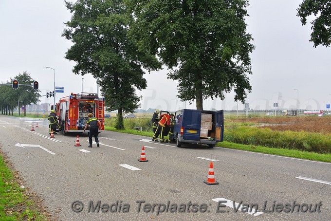 MediaTerplaatse ongeval busje boom schipholrijk 26092017 Image00004