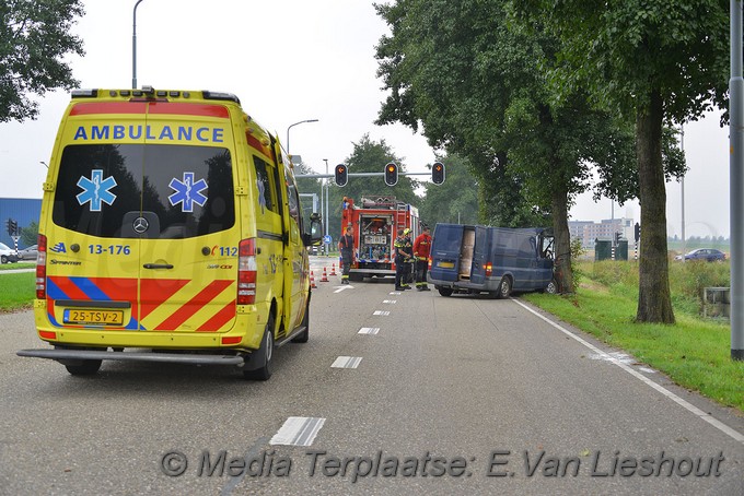 MediaTerplaatse ongeval busje boom schipholrijk 26092017 Image00005
