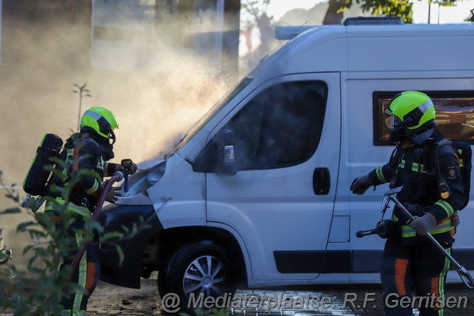 Mediaterplaatse auto brand burgemeester martenssingel gouda 08082022 Image00017