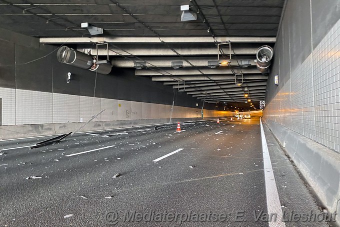 Mediaterplaatse schipholtunnel a4 dicht vrachtwagen te hoog 14082022Image00006