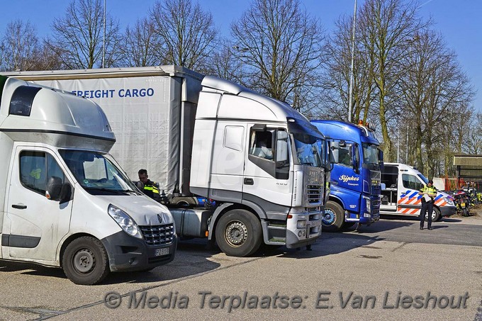 Mediaterplaatse grote vrachtwagen controle hoofddorp 16432017 Image00004