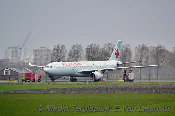 Mediaterplaatse nood landing air canada schiphol 18032017 Image00002
