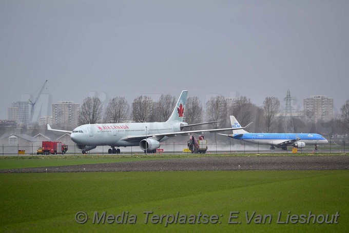 Mediaterplaatse nood landing air canada schiphol 18032017 Image00003