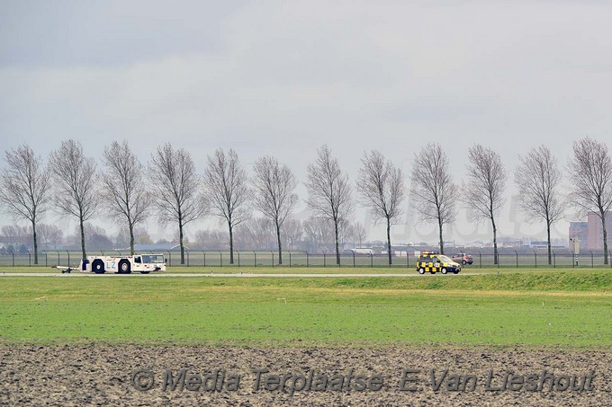 Mediaterplaatse nood landing air canada schiphol 18032017 Image00004