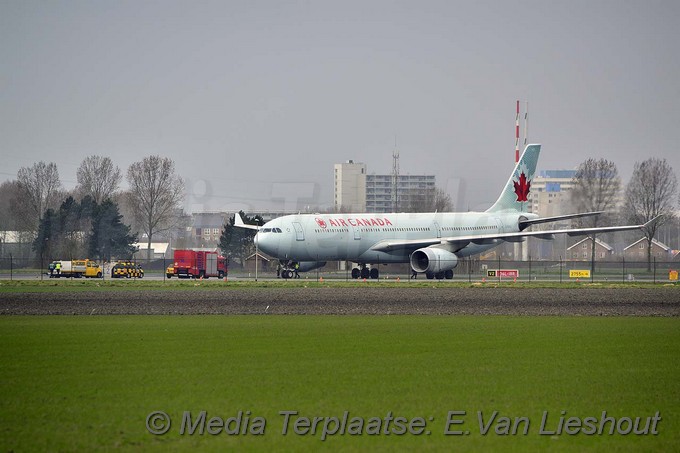 Mediaterplaatse nood landing air canada schiphol 18032017 Image00005