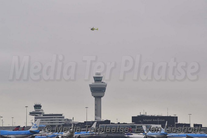 Mediaterplaatse nood landing titan air schiphol 19032017 Image00006