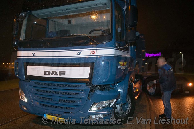 Mediaterplaatse ongeval auto tegen vrachtwagen nieuw vennep 20032017 Image00003