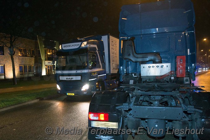 Mediaterplaatse ongeval auto tegen vrachtwagen nieuw vennep 20032017 Image00005