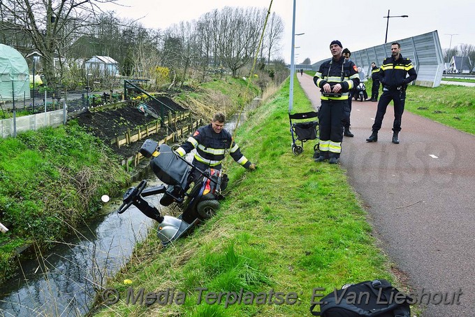 Mediaterplaatse ongeval scootmobiel te water hoofddorp 20032017 Image00005