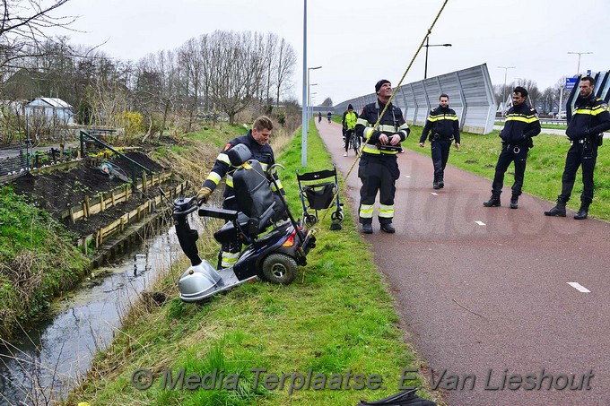 Mediaterplaatse ongeval scootmobiel te water hoofddorp 20032017 Image00006