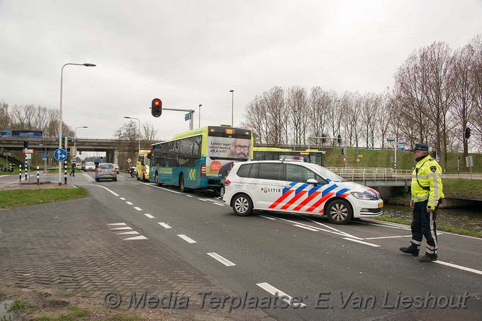 Mediaterplaatse ongeval bus auto hoofddorp 20032017 Image00002
