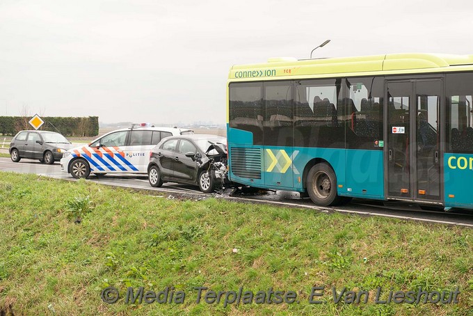 Mediaterplaatse ongeval bus auto hoofddorp 20032017 Image00006