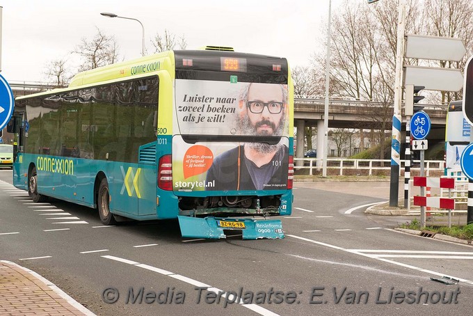 Mediaterplaatse ongeval bus auto hoofddorp 20032017 Image00007