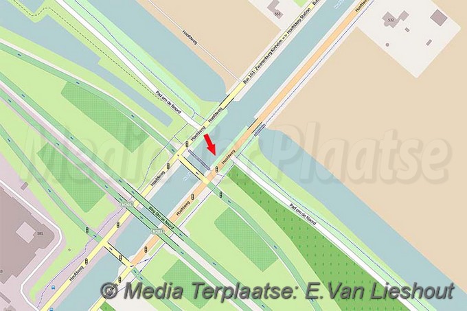 Mediaterplaatse ongeval bus auto hoofddorp 20032017 Image00010