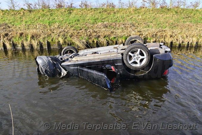 Mediaterplaatse ongeval auto op kop in sloot nieuw vennep 21032017 Image00002