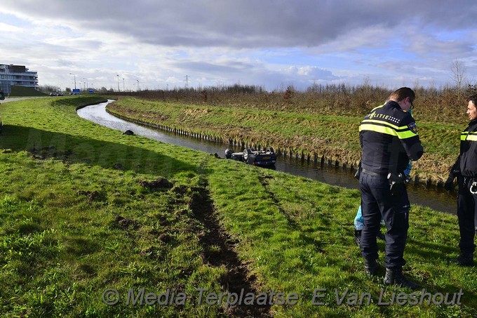 Mediaterplaatse ongeval auto op kop in sloot nieuw vennep 21032017 Image00004