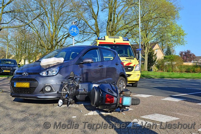 Mediaterplaatse weer ongeval auto scooter hoofddorp 03042017 Image00002